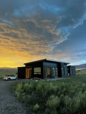Modern 3 bedroom home on 20 private acres in Paradise Valley