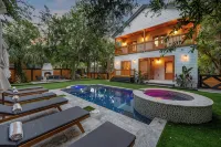 Luxury Retreat Downtown Pool Spa Sleeps 14 - สระว่ายน้ำส่วนตัว