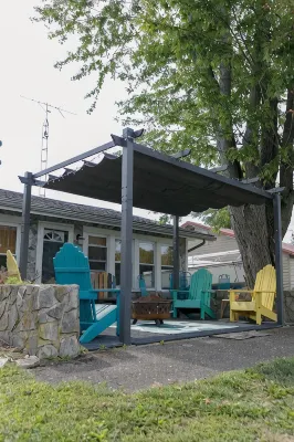 Happy Harbor:  cute cottage 1 block from Indian Lake.