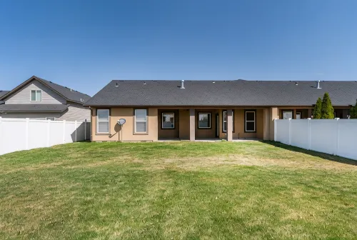TJ Rancher home, private yard, king beds, 2.5 bath - Boutique