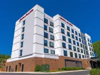 Hampton Inn & Suites Raleigh Midtown (แฮมป์ตัน อินน์ แอนด์ สวีทส์ ราลี มิดทาวน์) โรงแรมใกล้ลาสซิเตอร์ มิลล์