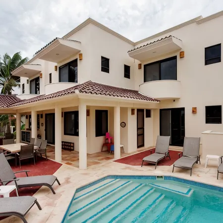 Spacious Beachside Villa with Gourmet Cook, Pool, WiFi – Large Sandy Clean Beach