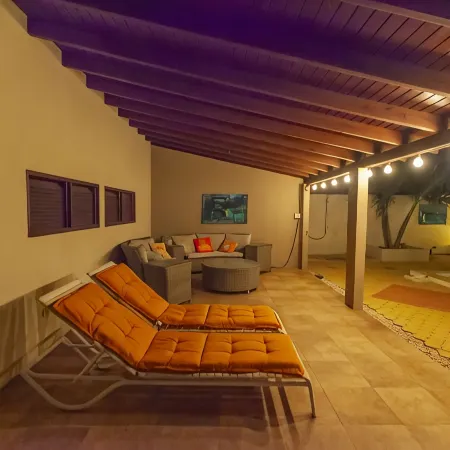 Sunny Palm Beach Villa - 3 min from beach