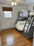 One block from the beach!  Cozy beach condo near restaurants and shopping. - balcón