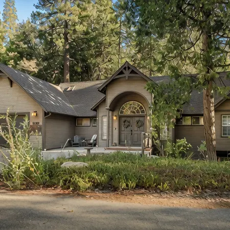 Large 2 Story Home; Walk 2Lake, Enclosed Backyd w Running Stream; Dog Friendly!