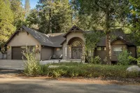 Large 2 Story Home; Walk 2Lake, Enclosed Backyd w Running Stream; Dog Friendly! - 4つ星