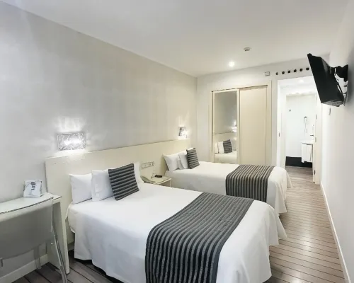 La Boutique Puerta Osario Hotels near Malmuerta Tower
