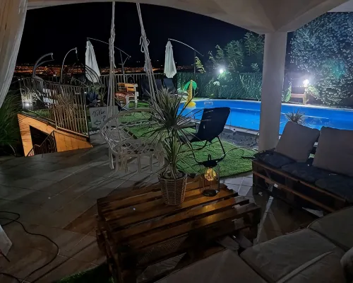 Luxurious 4-Bedroom Apartment with Private Pool with Sea View Hotels in Opric