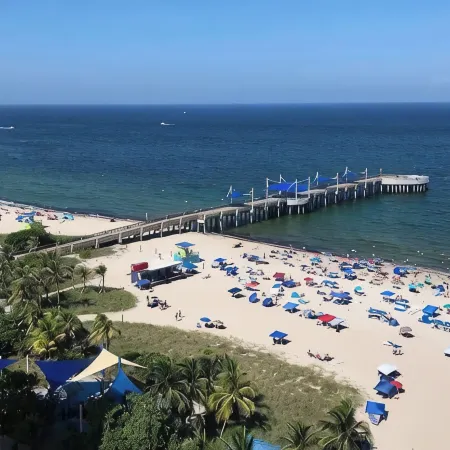 Waterfront Home, Large Heated Pool, 5 min. from the beach, family friendly