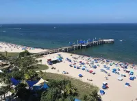 Waterfront Home, Large Heated Pool, 5 min. from the beach, family friendly