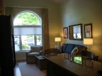 NEW LUXURY TWO-BEDROOM CONDOMINIUM WITH IN TOWN LOCATION & HALF MILE FROM BEACH - 3 estrellas