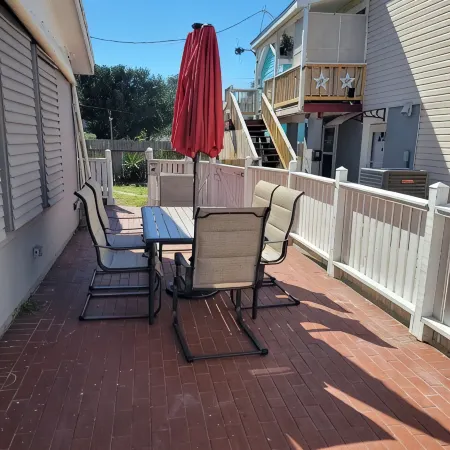 Galveston beach house - 1 block from the beach