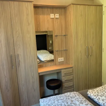 Beautiful and luxurious chalet for 4 persons 500 m from the sea. Hotels in Petten