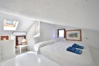 COTTAGE DOLCEVITA by KlabHouse -4BR w/Panoramic Hot Tube- shared pool - WiFi