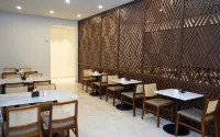 Azana Garden Hill Resort Blora - breakfast