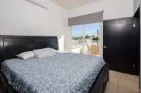 Modern Lux Town Home, 5 Min from Public Beach & Walmart - 2 étoiles