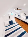 Luxury Barndo Retreat - Sleeps 18, Hot Tub, Lake & Sports Barn