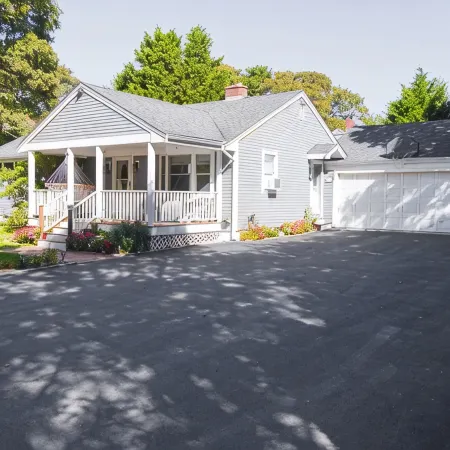 Relax by Oak Bluffs Harbor, enjoy your 3-bedroom East Chip retreat