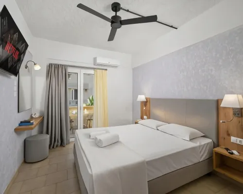 Fragiskos Hotel マタラのホテル
