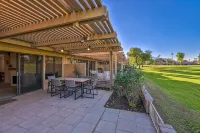 Gorgeous updated home with great views of the golf course and mountains. - 2 stjerner