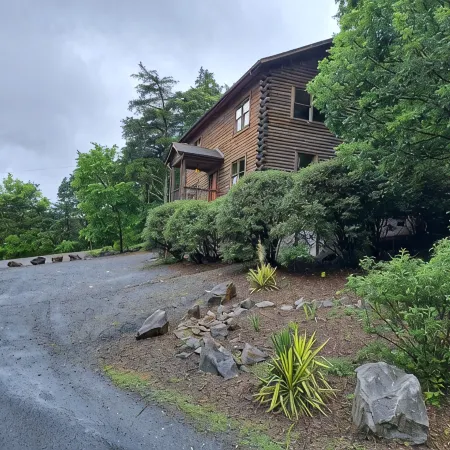 Cabin 25 - Spacious 6-bedroom private home minutes from downtown Lexington