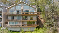 Lakeview Lookout: >Closest Home To Prairie Creek<
