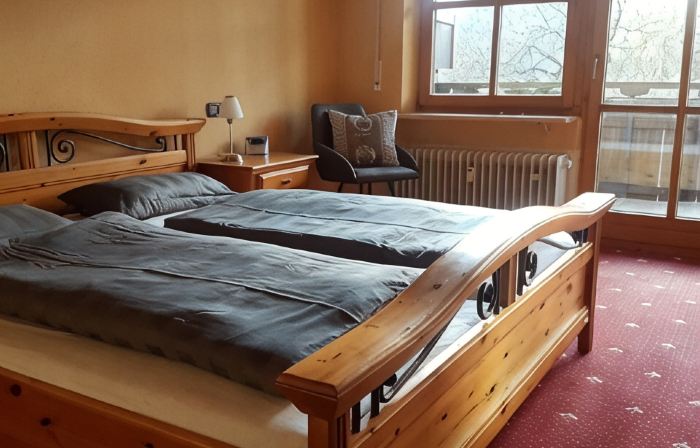 Cozy vacation apartment with large balcony. Mountain view included.