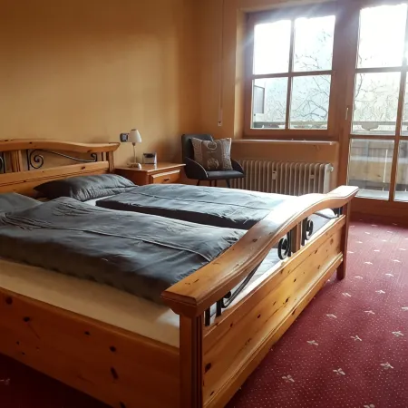 Cozy vacation apartment with large balcony. Mountain view included.