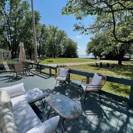 Charming Lakeside 2-bedroom cottage in lovely Alburgh, VT