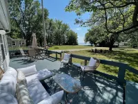 Charming Lakeside 2-bedroom cottage in lovely Alburgh, VT - Homestays