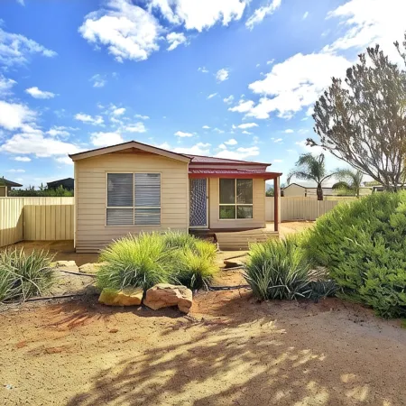The Palms - Loxton Accommodation, South Australia4 bedroom 2 bathroom home. Отели в г. Локстон