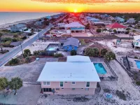 POMPANO Beach studio with pool. Lovely Couple's Getaway… Steps to beach - Beach
