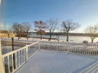 Mr. Rogers River View - Apartments