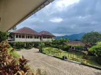 Hotel Taman Teratai Hotel di Leuwimalang