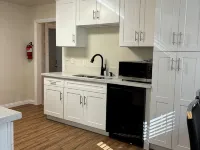 Private oasis near Reseda, Big Yard, Netflix/Prime, Close to Park and Mall 若塞達住宿飯店