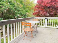 Meredith Town & Trail Cottage - Walkable to Water/Downtown, Dogs ok! Hotels in Meredith
