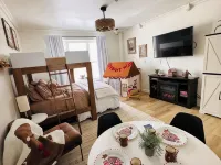 Resort Condo NEXT to Ski Run w/ Pool & Hot tub! 브라이언헤드 호텔