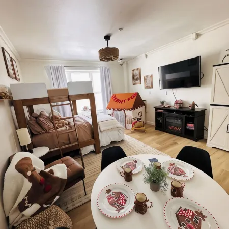 Resort Condo NEXT to Ski Run w/ Pool & Hot tub!