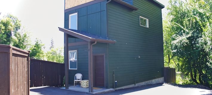 2-bedroom vacation home just 13 minutes drive to Moda Center 밴쿠버 호텔