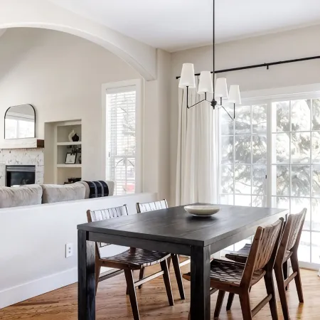 Nest out west in this professionally designed 2 BD/3 BA townhome. Sleeps 6.