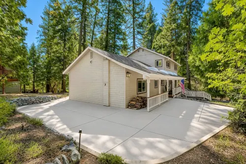 LAKEMONT PINES  •  Big Family Home  • AC • DOG + RV's - 3-Star