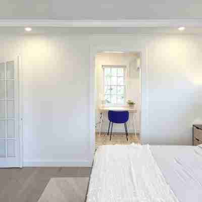 Ptown Pearl · Central Location w/ Porch & Deck · Walk to Beach, Galleries & Town Rooms