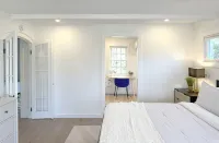 Ptown Pearl · Central Location w/ Porch & Deck · Walk to Beach, Galleries & Town - 4-Star