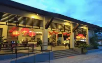 Seasons Hotel and Convention Center