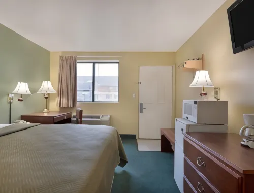 Days Inn by Wyndham Morton - parking