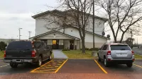 Magnuson Hotel Fort Wayne North - Coliseum - Parking