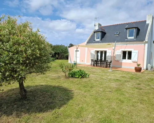 Renovated, detached belle-illoise family home, 3 bedrooms, sleeps 9 Hotels in Le Palais