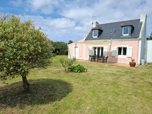 Renovated, detached belle-illoise family home, 3 bedrooms, sleeps 9 - Wifi