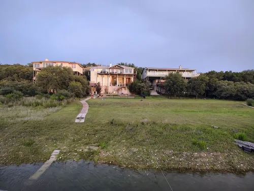 Lago Lounge, Enjoy Nature in a Family Retreat with Pool and Hot-Tub - Private Pool