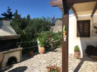 Spacious villa in extensive private grounds overlooking Ahai bay near Erimitis - Villas
